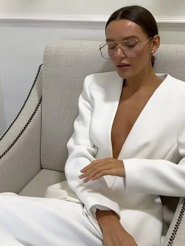 Alice- Ensemble Tailleur Blanc Élégant – Blazer Cintré et Pantalon Large