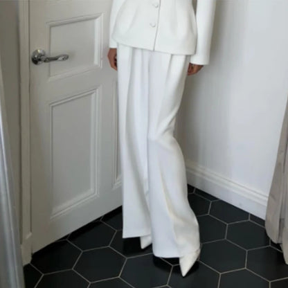 Alice- Ensemble Tailleur Blanc Élégant – Blazer Cintré et Pantalon Large